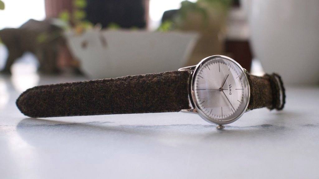 Vario Eclipse Pyrite Silver Sweeping Quartz Dress Watch on Harris Tweed Watch Strap - Image 7