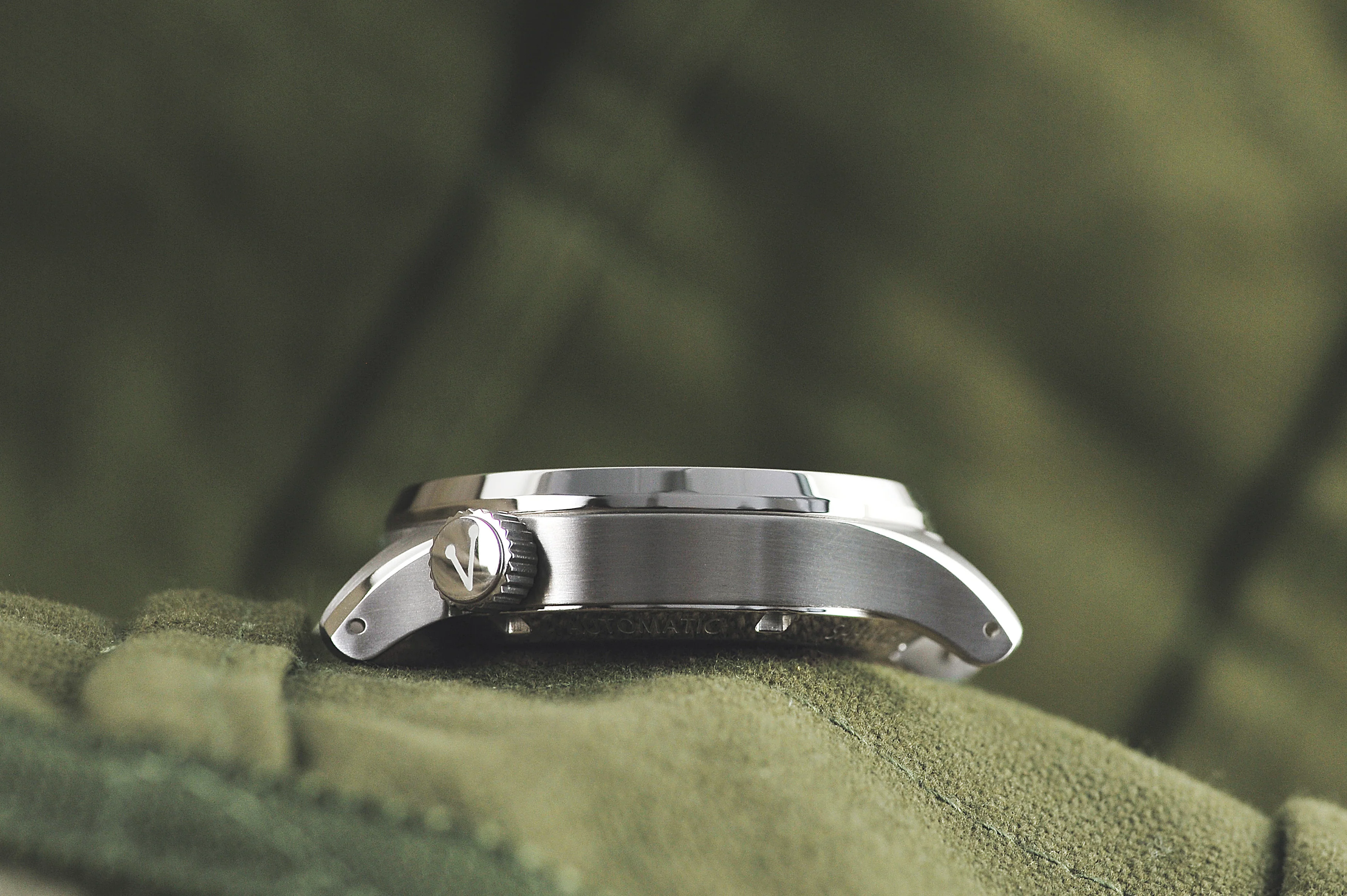Vario 1945 D12 Raven Black Field Watch - Image 9