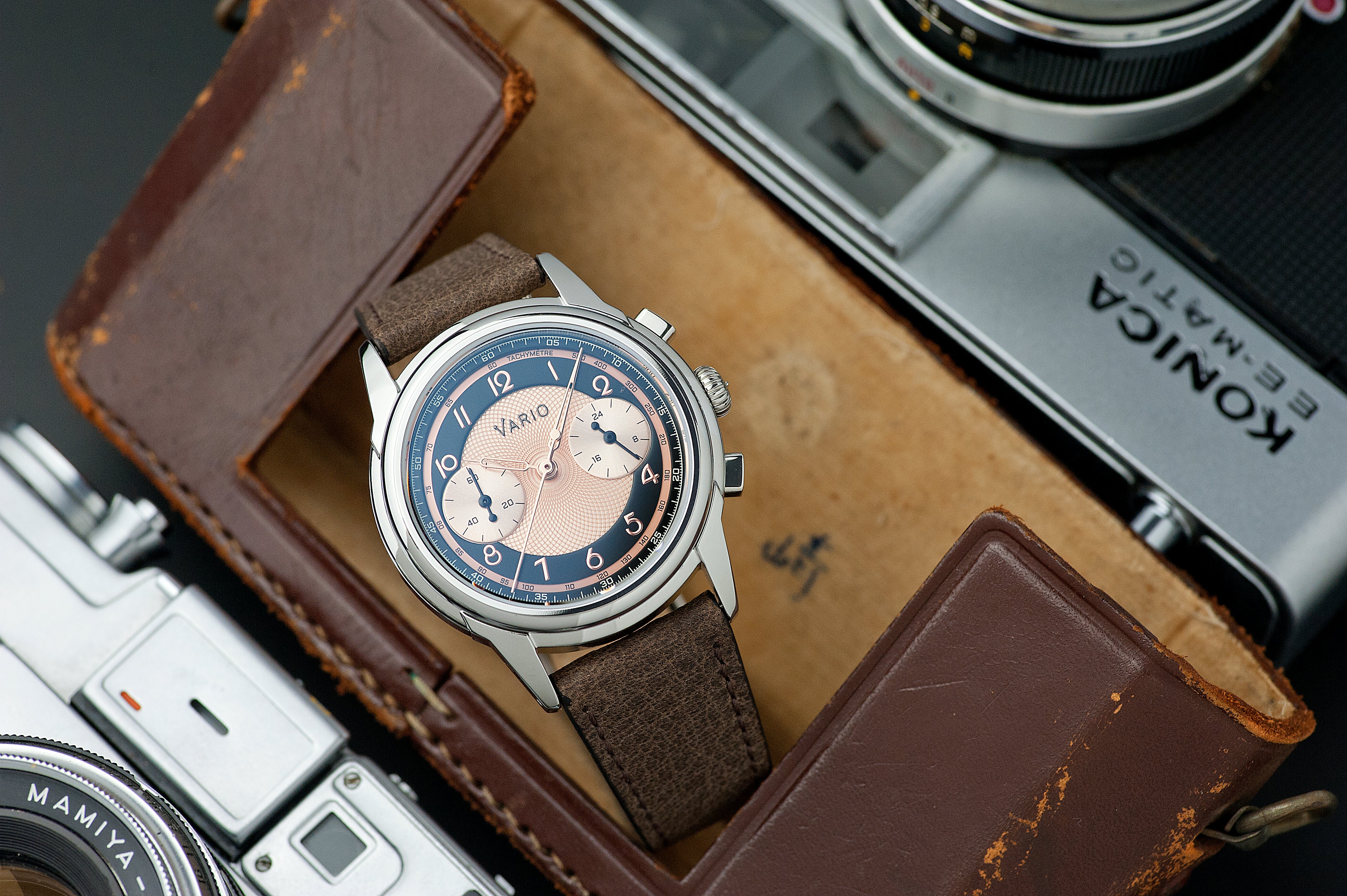 Vario Empire Salmon Tuxedo Tachymètre Chronograph Watch - Image 2