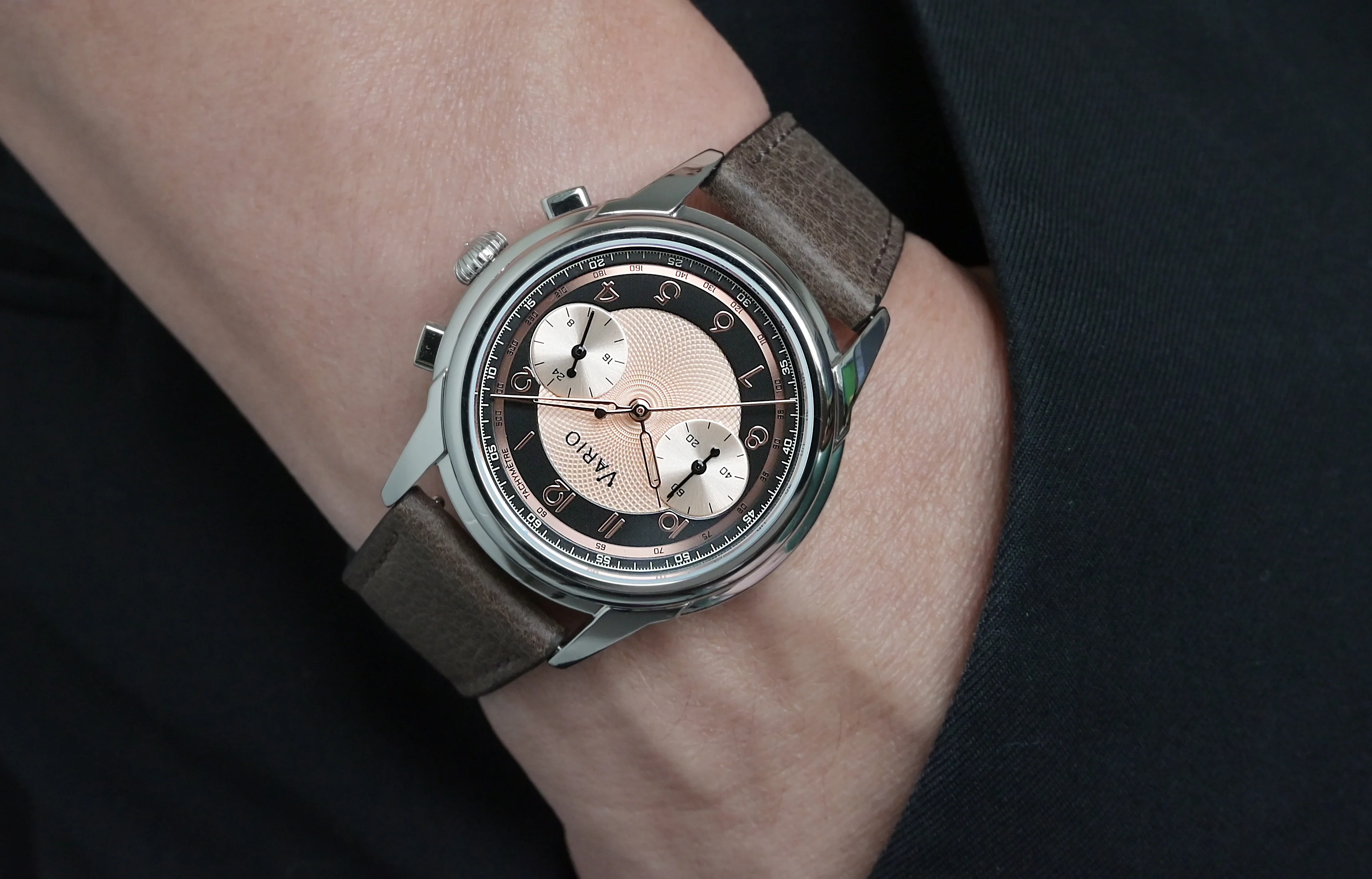 Vario Empire Salmon Tuxedo Tachymètre Chronograph Watch - Image 4