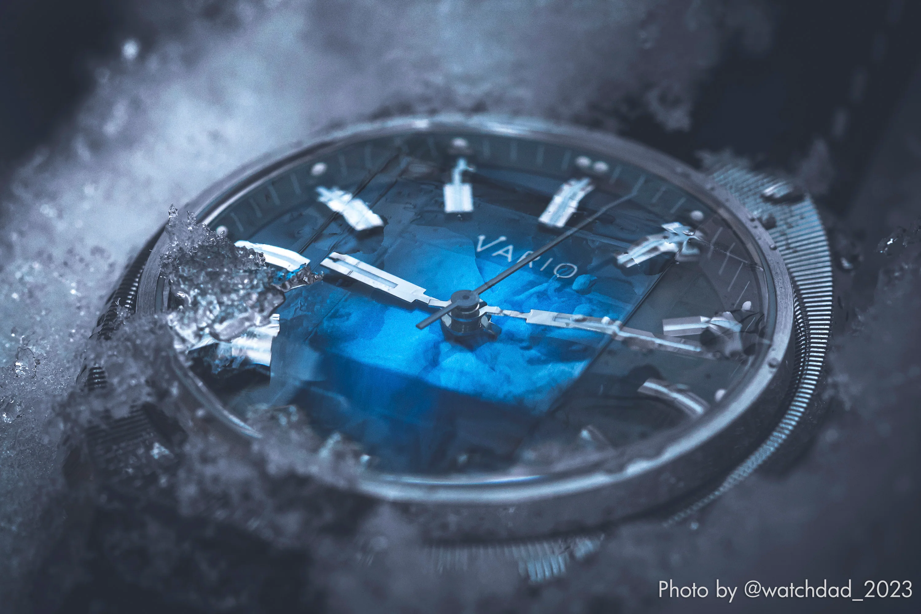 Vario Futurist Watch Sunburst Blue Fume Watch - Image 5