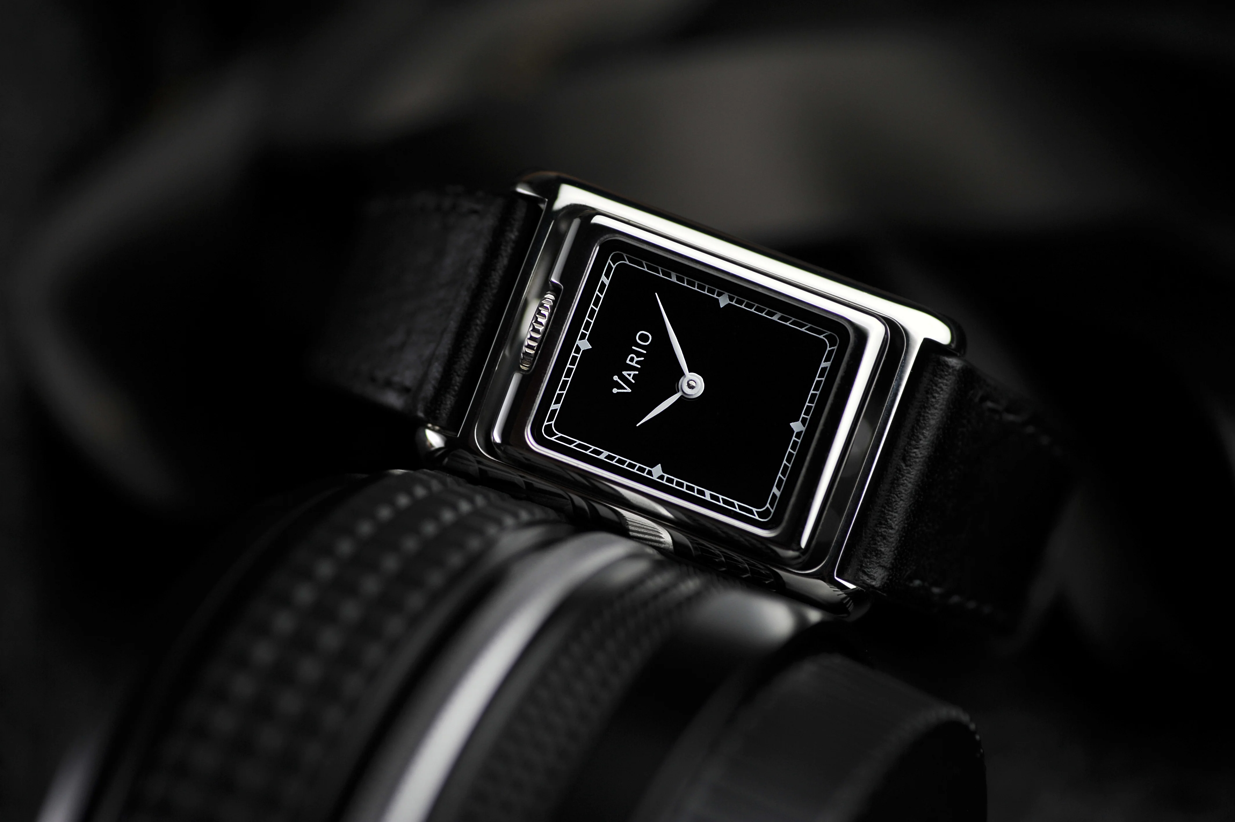 Vario VERSA Reversible Dual Time Silver-Black Enamel Watch - Image 2